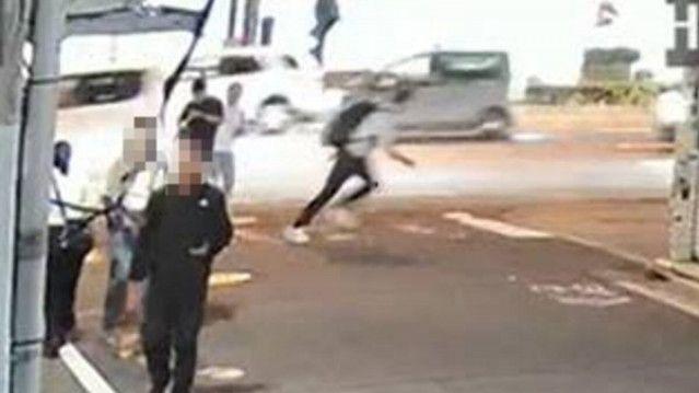 涉事中國籍男子逃走時被閉路電視拍下。(網上圖片)