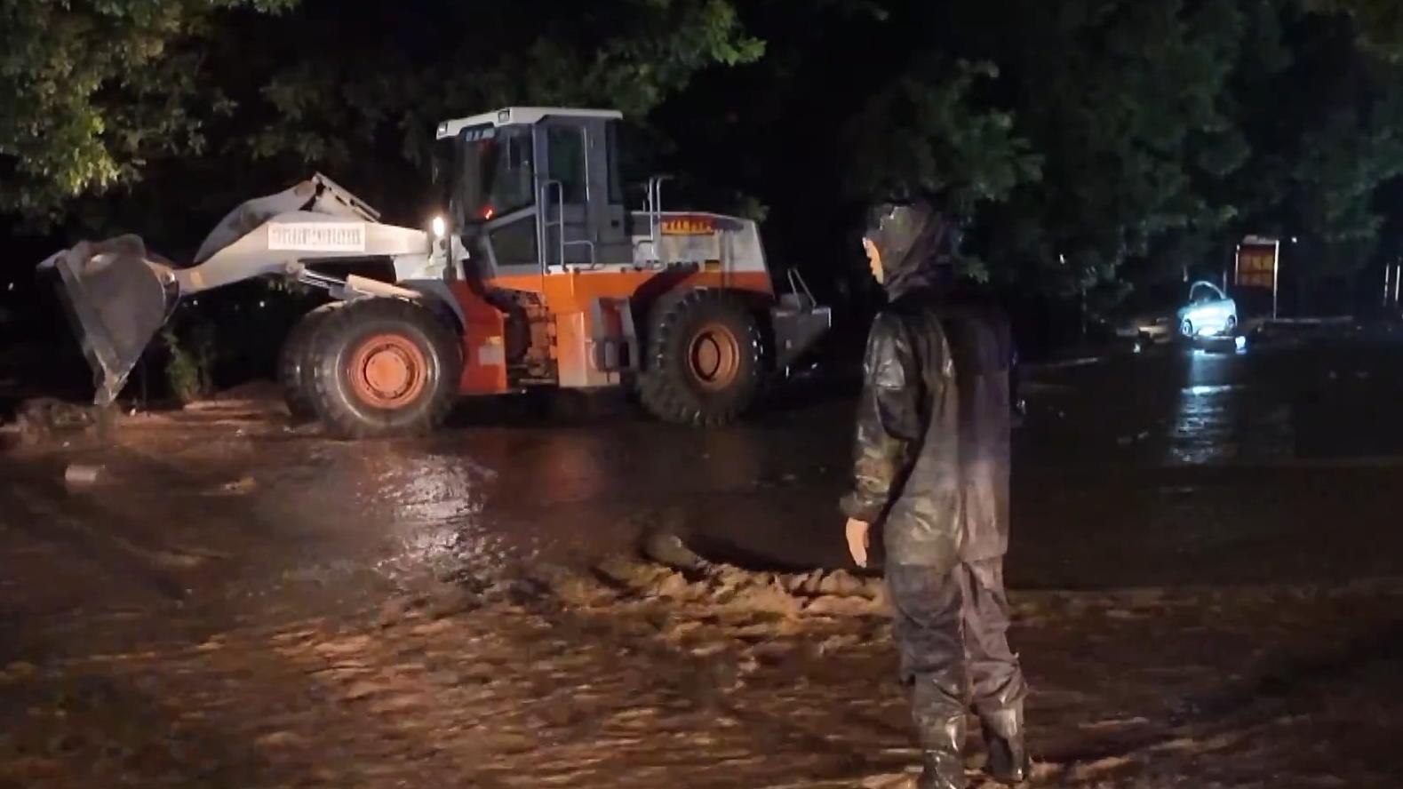 甘肅中部暴雨引發山洪　4000多人被困。（央視新聞）