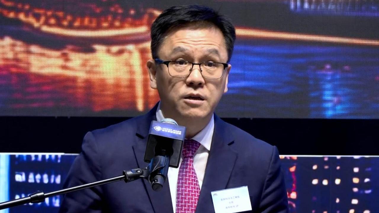 孫東指政府一直致力推動數碼轉型。（香港電台）