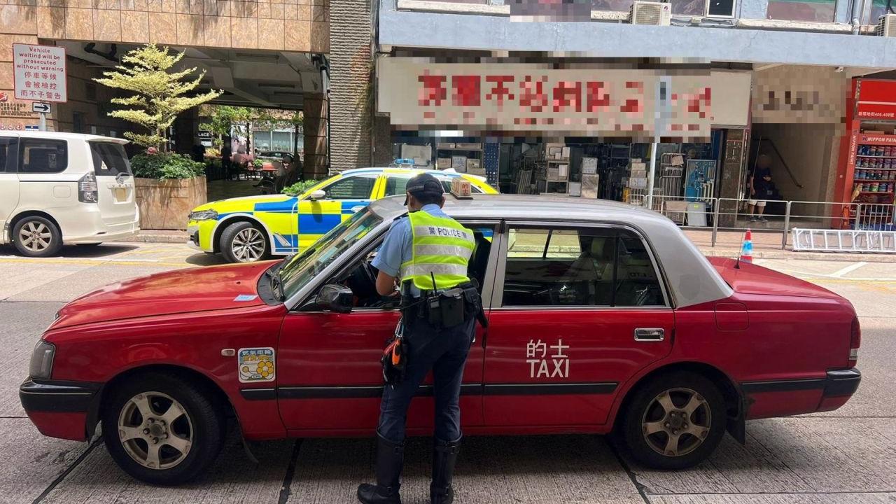 警方採取打擊的士違規行動　一名本地男司機涉嫌濫收車資被捕