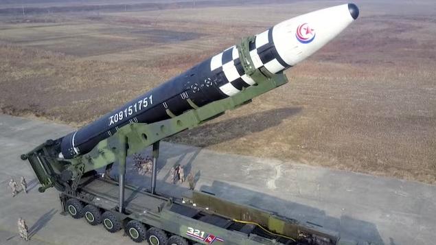 圖為北韓洲際彈道導彈「火星17號」。(資料圖片)