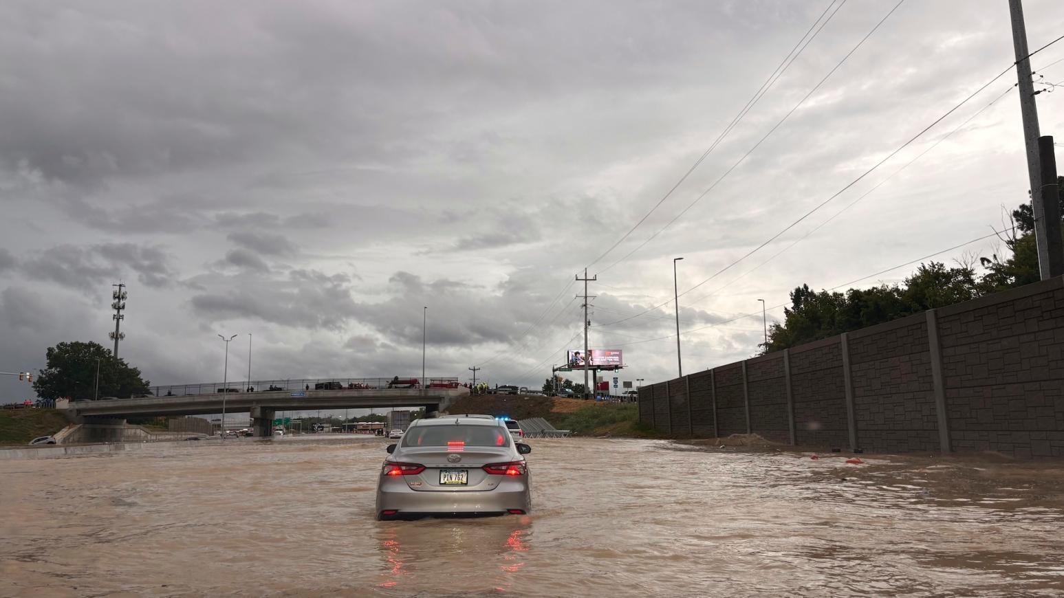美國田納西州查塔努加地區遭遇破紀錄暴雨。（圖／美聯社）
