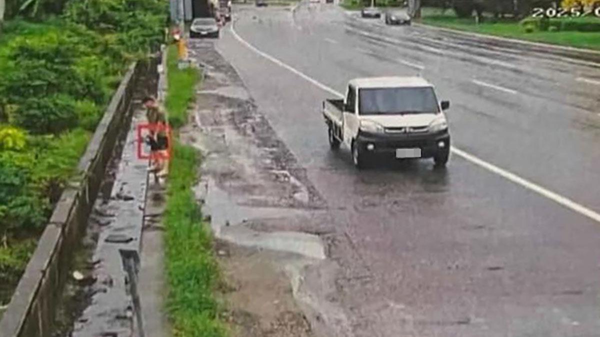 嘉義縣環保局向隨處便溺男子發出的告票，附有事發一刻特寫和貨車車牌。(FB網民葉育碩)