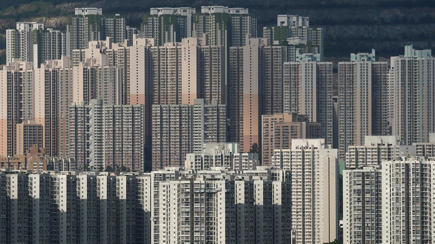 2025年上半年整體公營房屋買賣宗數跑輸同期私樓，居屋第二市場比例更跌破五成，為3個半年度低位。(資料圖片)