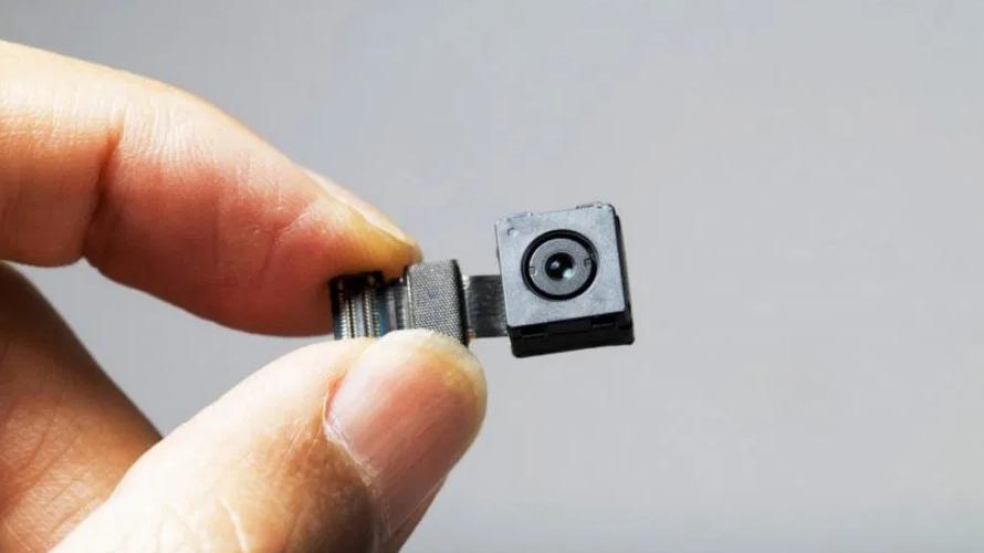 日本櫪木縣一名高中男教師涉嫌在校內女更衣室安裝針孔攝錄機偷拍，被警方拘捕。(互聯網)