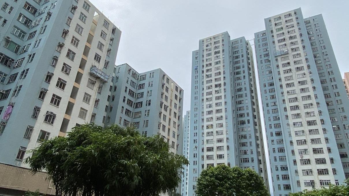 九龍灣鐵路上蓋德福花園，兩房雅緻開揚戶，31年帳面升值逾3球易主。