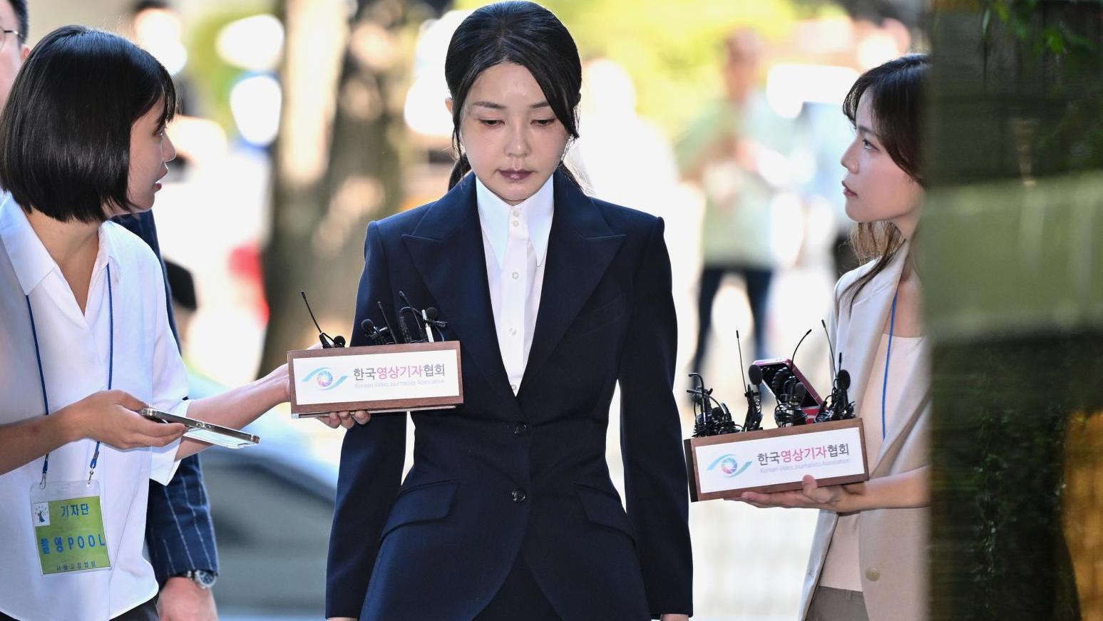 金建希12日現身檢方要求審查逮捕令的聽證會。 （圖/美聯社）