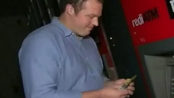 酒保利用ATM漏洞狂取2500萬揮霍 更曾「慰勞」不知情銀行職員 終因一事自首