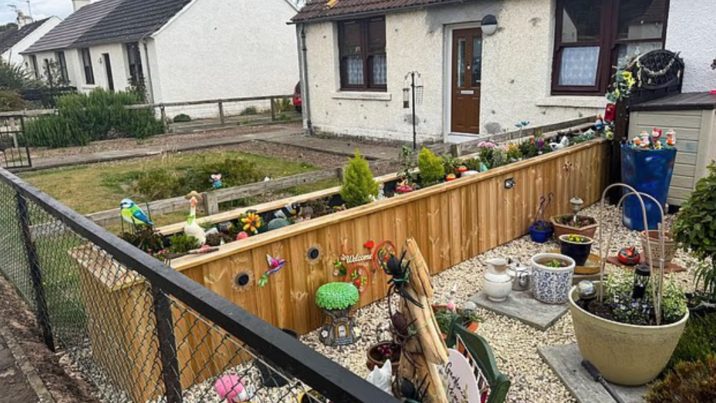 74歲寡婦家中種花 被投訴「成日睇啲花」侵犯鄰居私隱 需申請規劃許可惹議｜英國社會