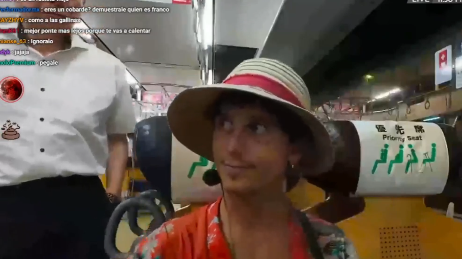 西班牙男子在日本列車上直播引起不滿，被日本人阻止反出手推人惹公憤。(影片截圖)