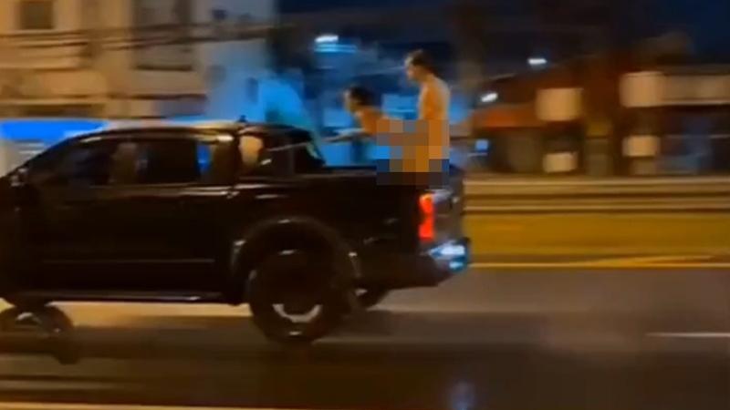 裸體男女車斗上演活春宮版《狂野時速》，23歲俄網紅被捕。(X)