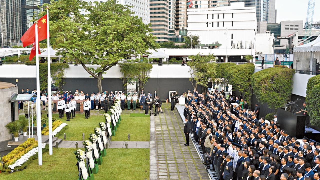 學界安排直播閱兵 港府大會堂辦儀式致敬