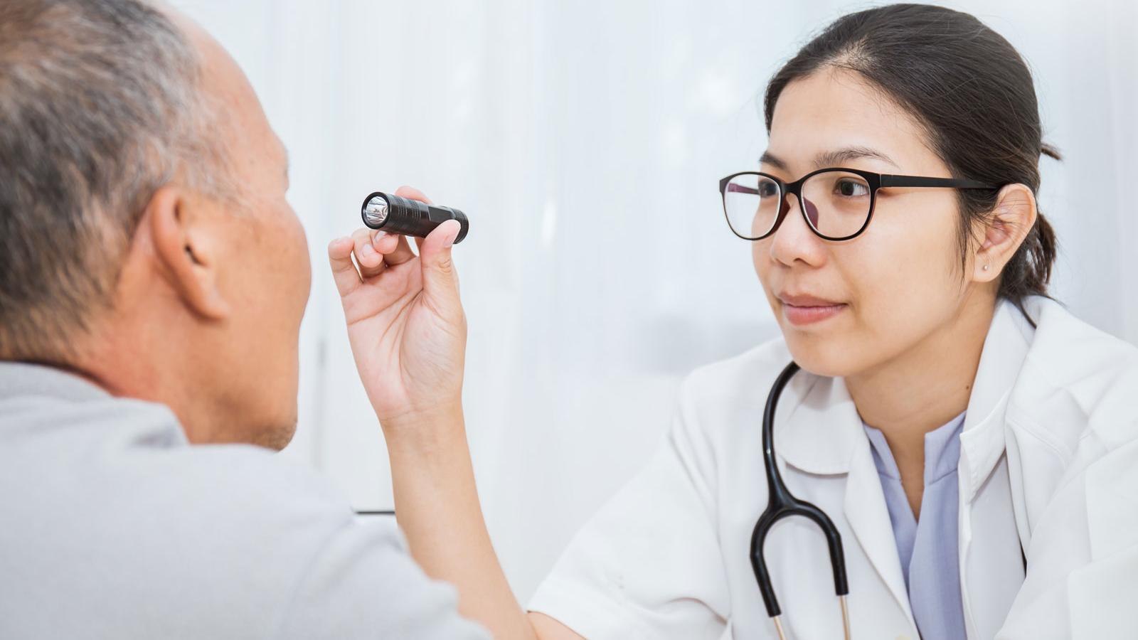 近期病毒性感冒流行，若症狀拖延不癒恐演變為鼻竇炎。若鼻塞、臉痛或分泌物增多持續超過一周未改善，建議及早就診耳鼻喉科，避免病情惡化。