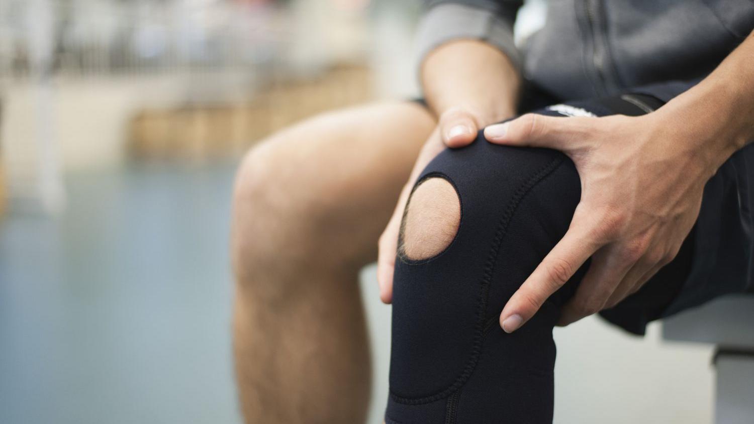 李炎諭醫生強調，護膝只是「輔助」，要真正保護膝蓋，減少退化與受傷，還需仰賴平時的肌力訓練、運動與體重管理。