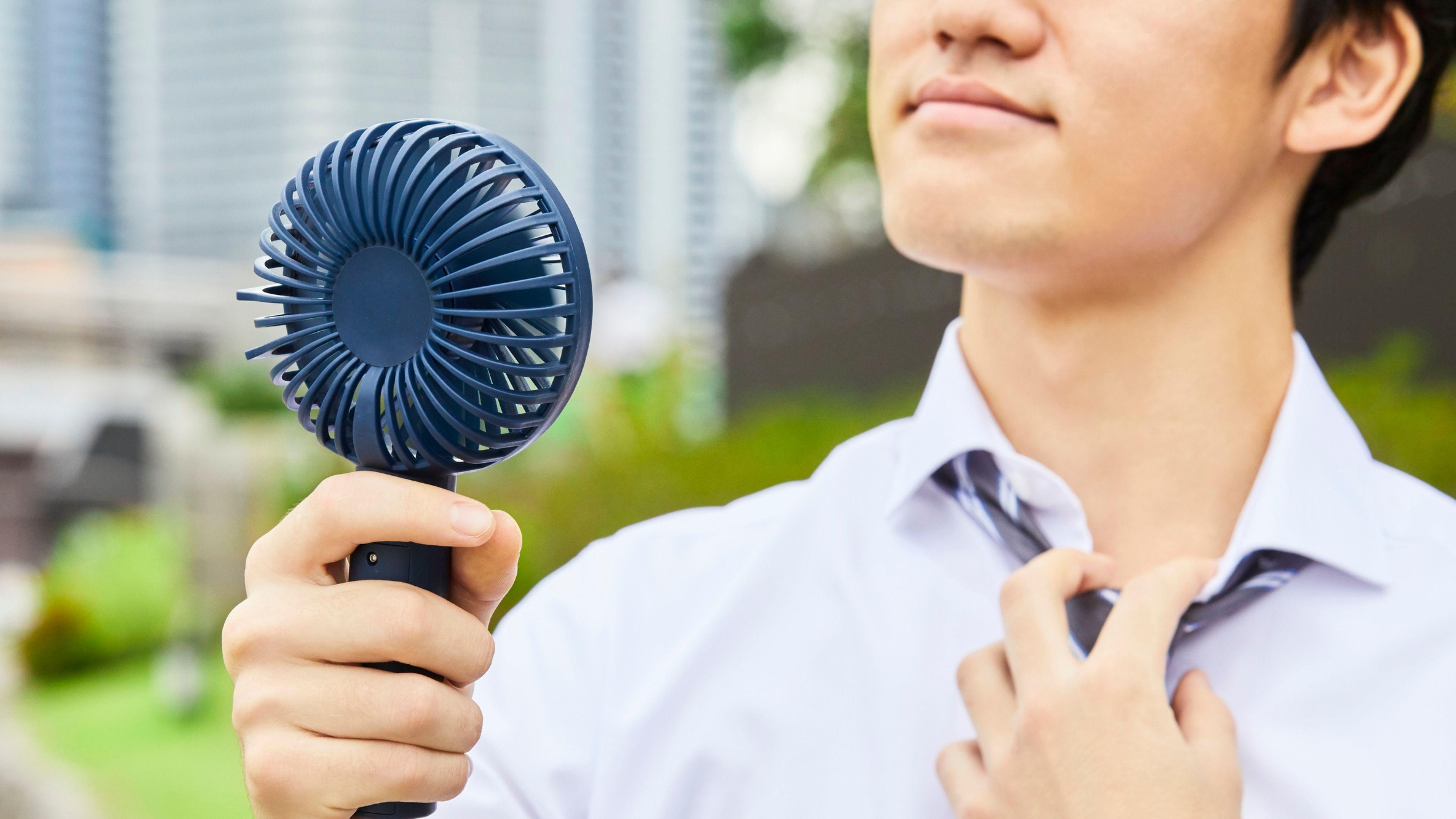 風扇仔 炎熱天氣 偏頭痛 降溫 降溫產品 涼感貼 涼感噴霧  頸掛風扇 冰涼毛巾 隨身冰袋 噴霧水槍