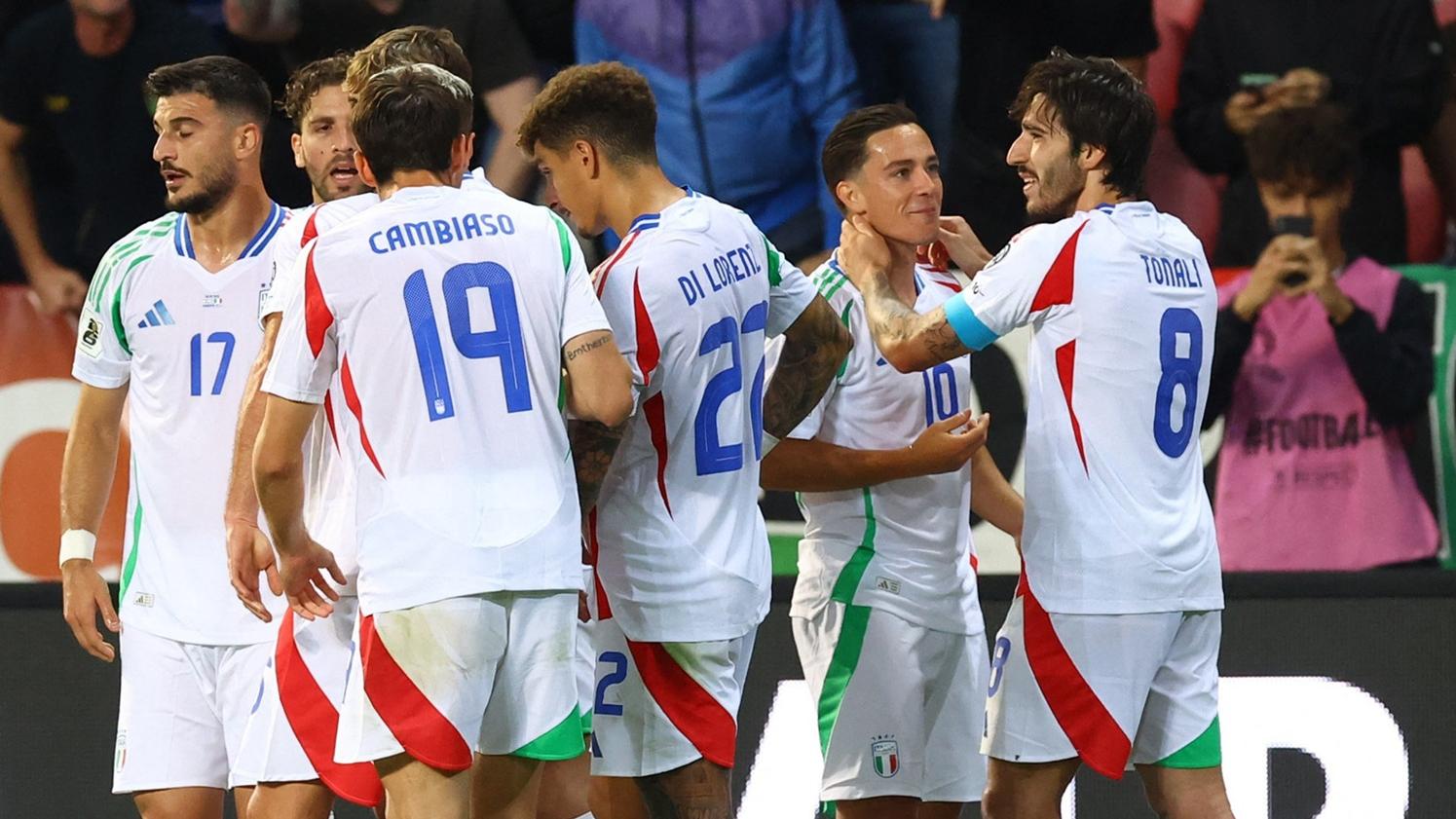 東拿利補時入球，為意大利險勝5:4。(路透社)