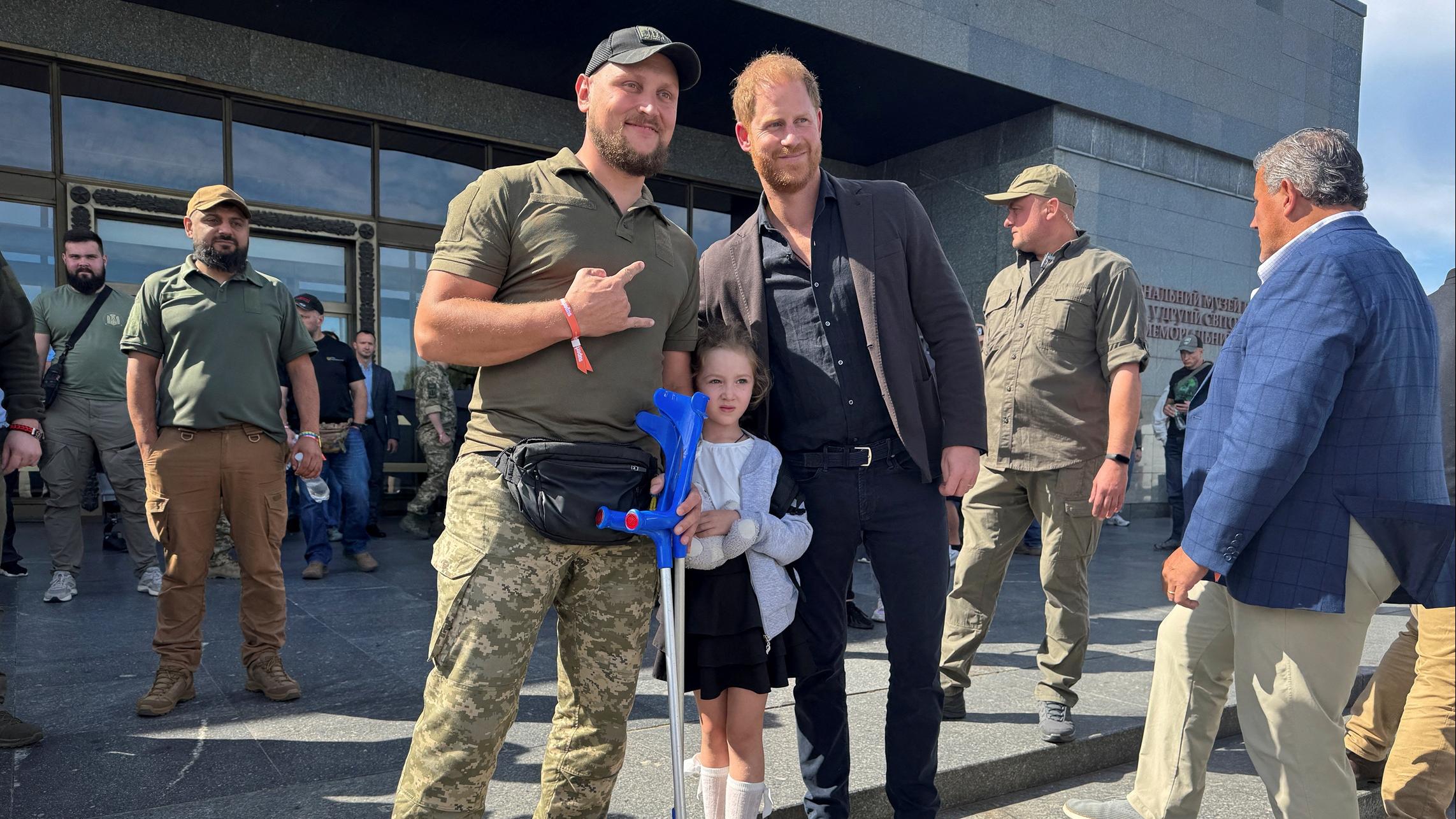 哈里稱出書爆料「非為報復」問心無愧 明年焦點想放回老豆身上｜英國王室