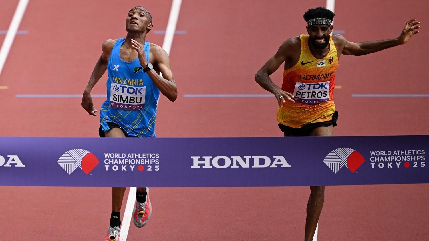 男子馬拉松出現兩名選手差不多同時衝線。(路透社)