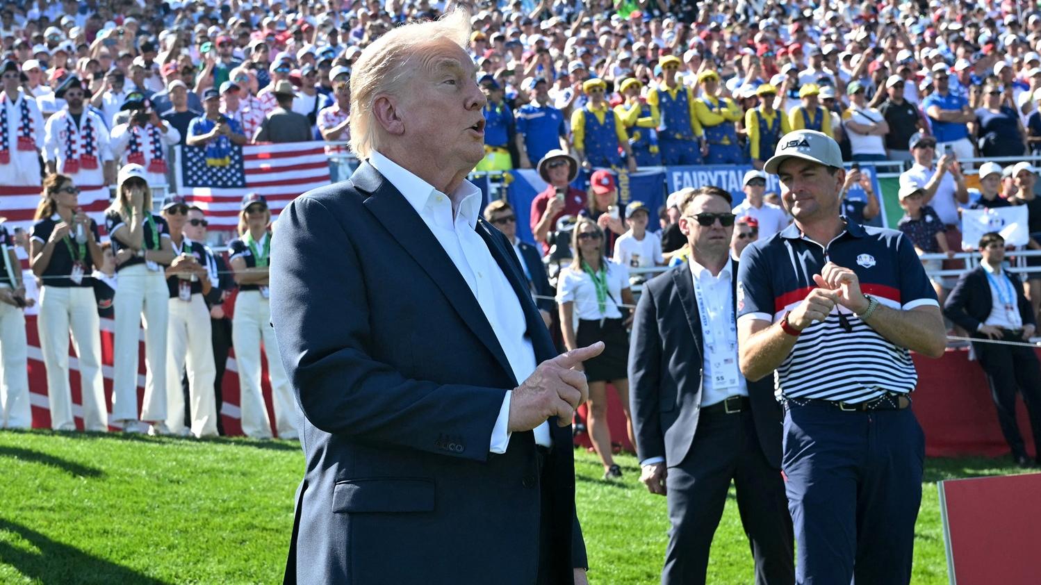 美國總統特朗普出席萊德盃的首日比賽。(路透社)