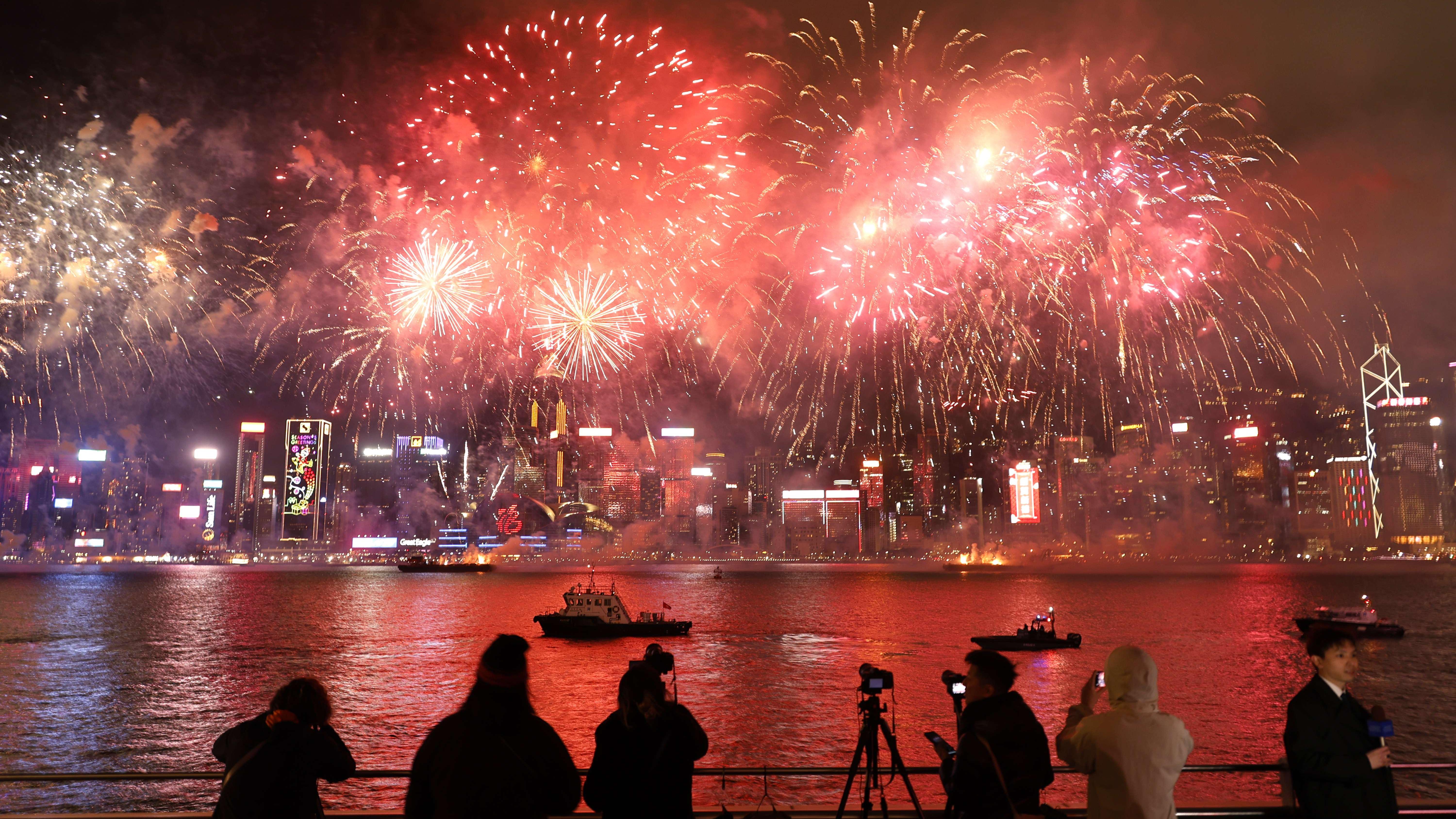国庆来港必备！香港10.1国庆烟花表演骨灰级攻略！C位观赏地大公开！