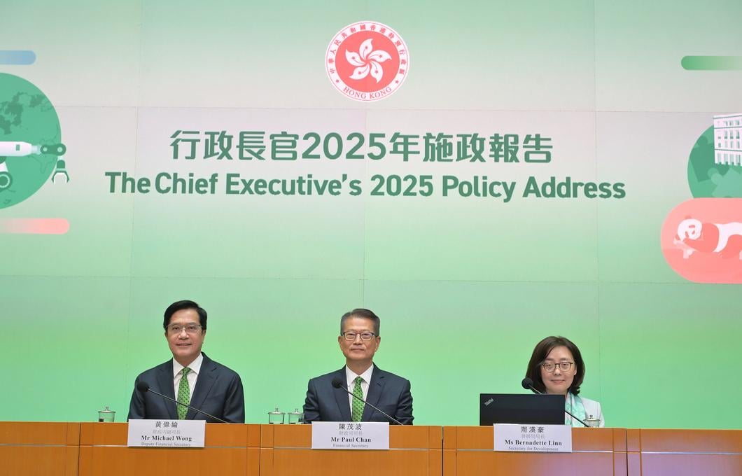 行政長官上周三發表新一份《施政報告》後，陳茂波和其他主要官員先後出席多場記者會闡述相關內容。(陳茂波網誌圖片)