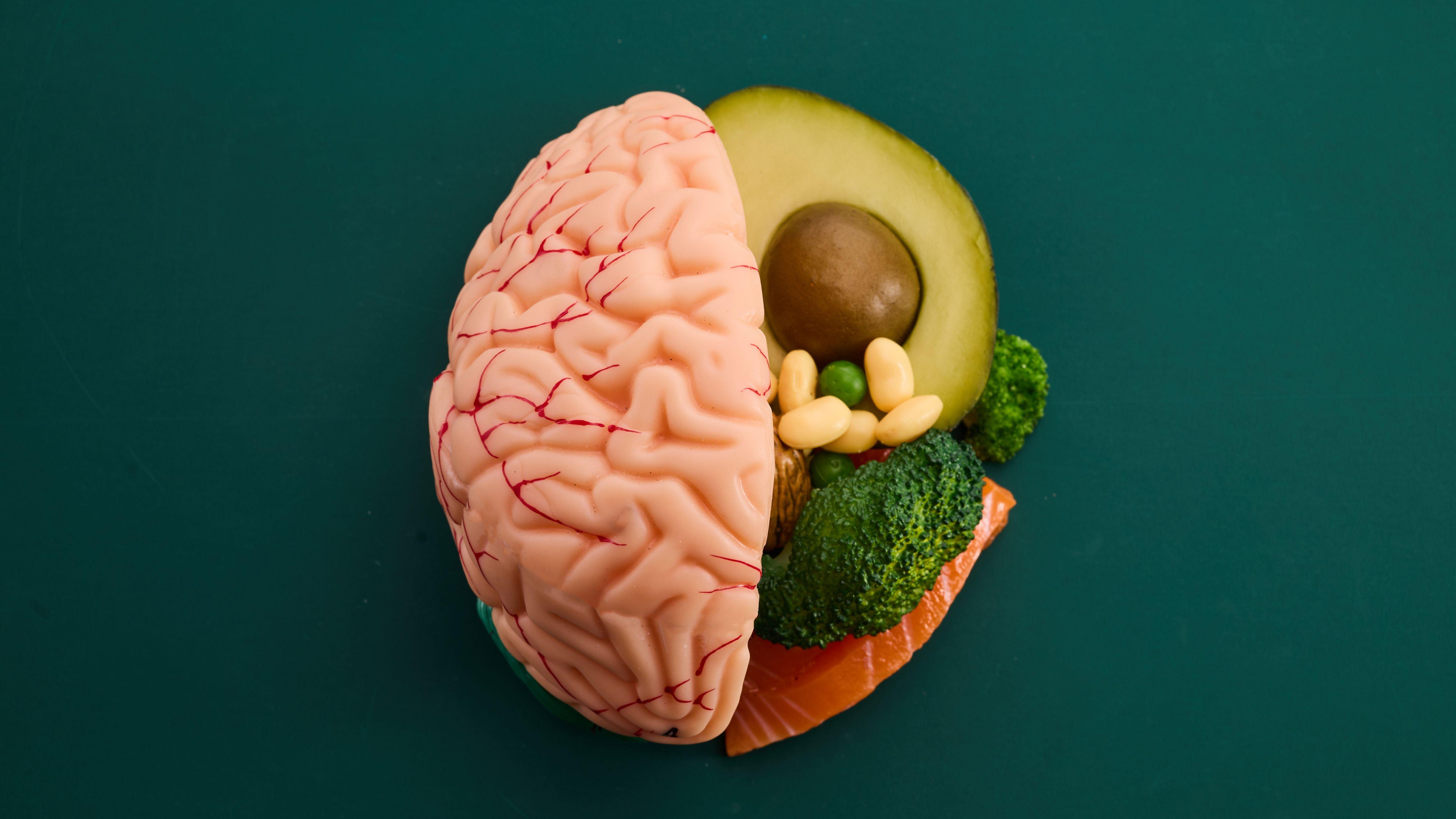 腦退化 健腦食物  腦神經系統 地中海飲食 DASH飲食 傷腦食物