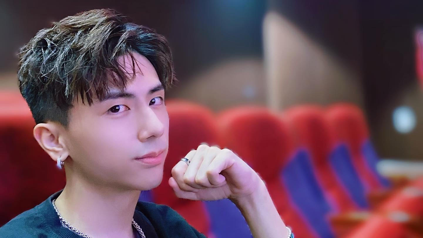 丘梓謙變真蔥頭登台唱歌 計劃以跳唱歌手出道