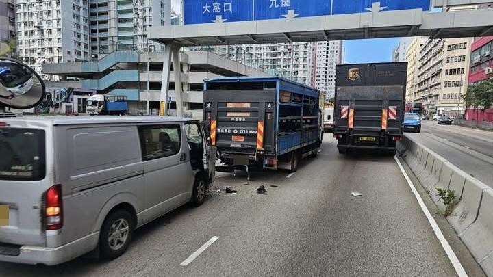 葵涌道發生3車連環相撞意外。（fb「馬路的事 (即時交通資訊台)」圖片）