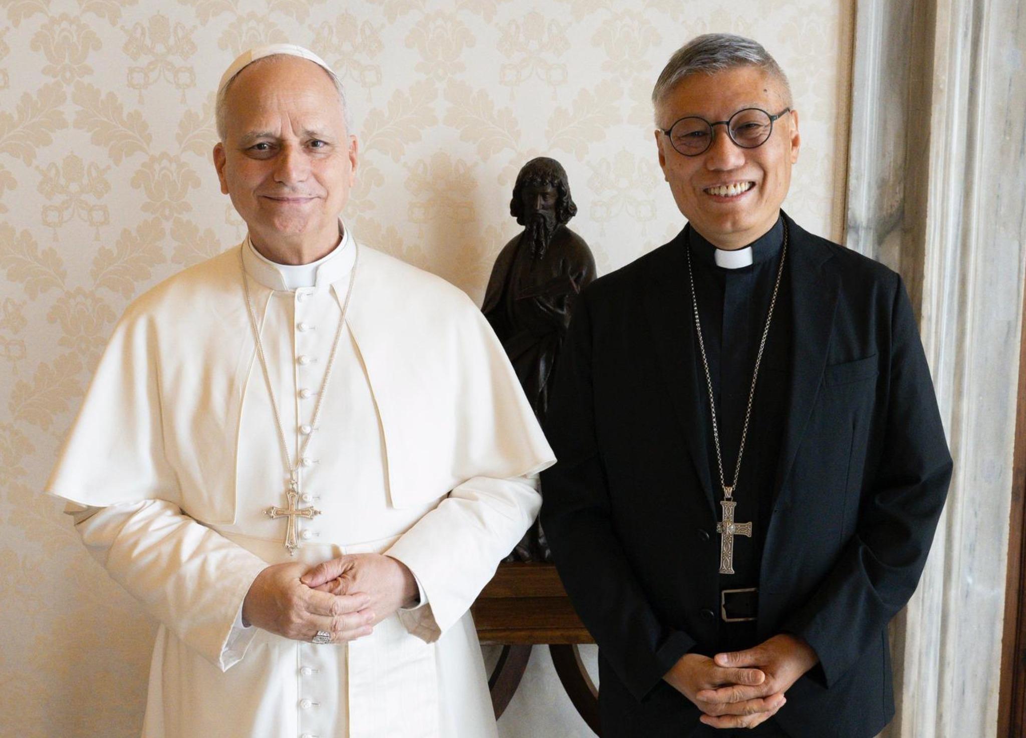 周守仁樞機與教宗良十四世會面，分享內地和香港教會情況。(公教報．天主教香港教區週報Facebook)