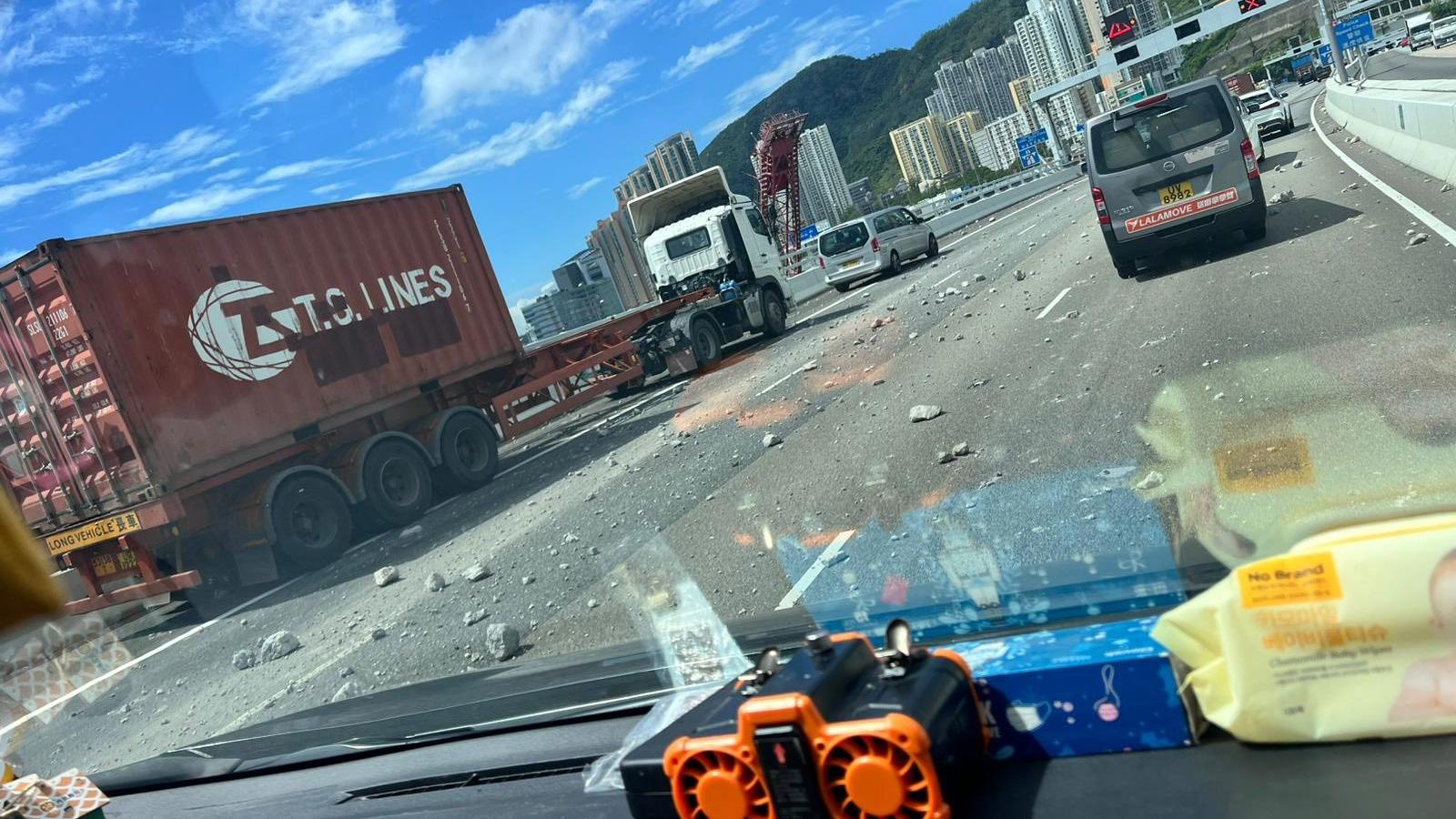 青葵公路發生交通意外。（fb「車cam L（香港群組）」圖片）