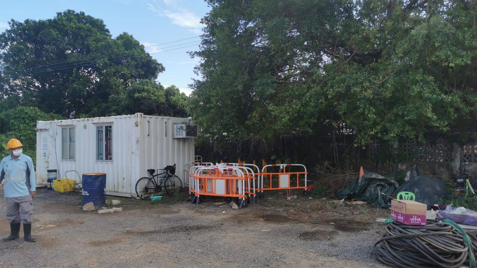 古洞河上鄉路上周六（27日）一名64歲男工懷疑中暑死亡。（fb「香港建造業總工會  」圖片）