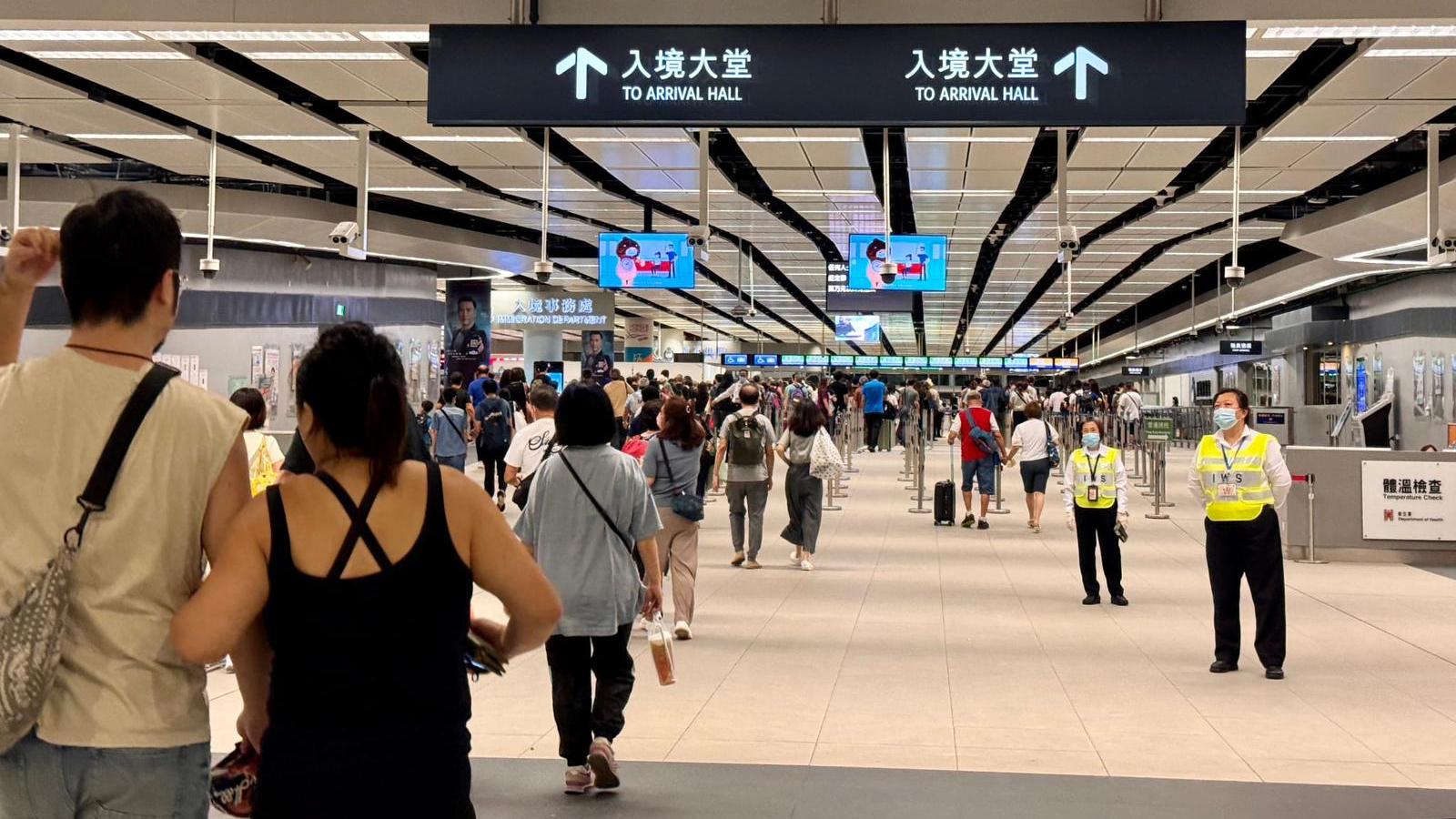 十一國慶｜內地黃金周料大量人車跨境　運輸署呼籲使用「口岸通」獲取交通資訊。（運輸署FB）