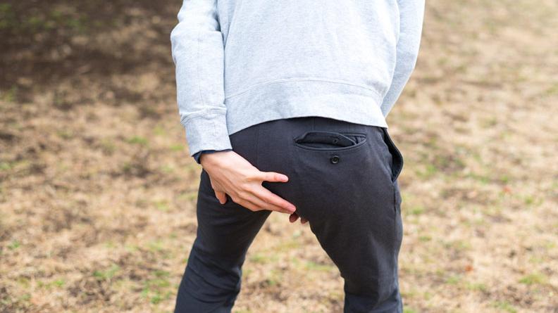 異物刺穿腸壁引發破裂併發腹膜炎，可能危及生命。