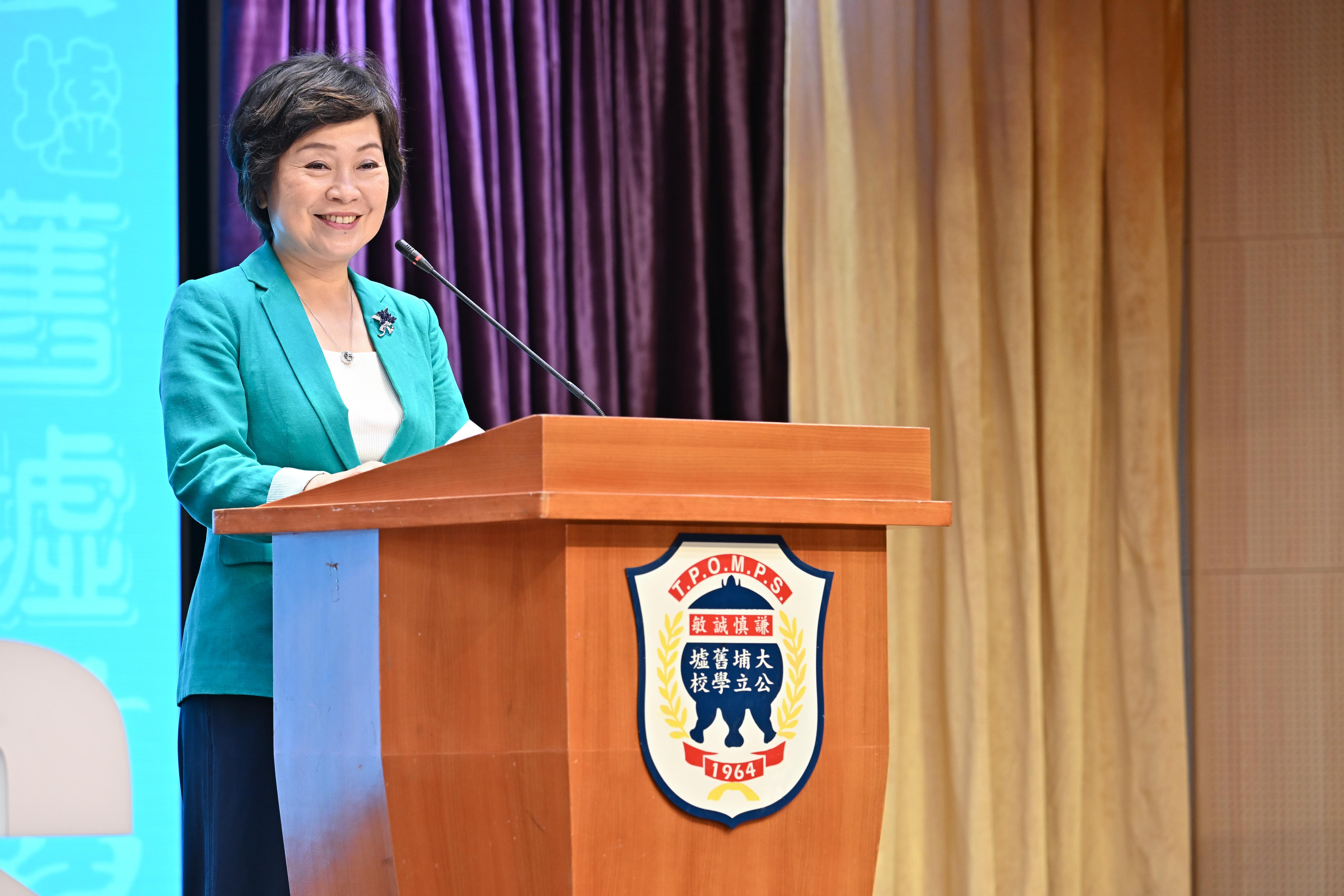 教育局局長蔡若蓮博士在大埔舊墟公立學校開學禮上致辭。(政府新聞處)