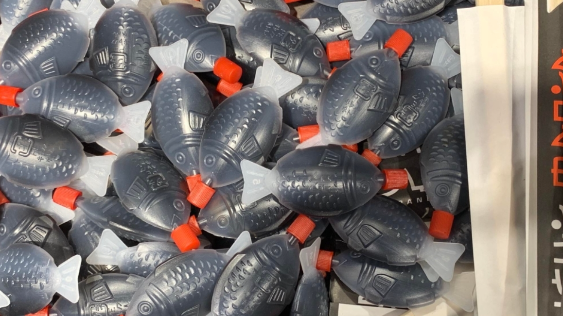 「魚仔豉油樽」膠樽是裝有豉油的魚仔形狀塑膠樽。(網上圖片)
