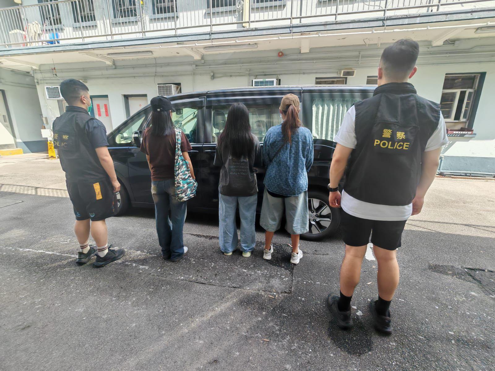 警深水埗掃黃拘3泰籍女，檢潤滑劑安全套。(警方圖片)