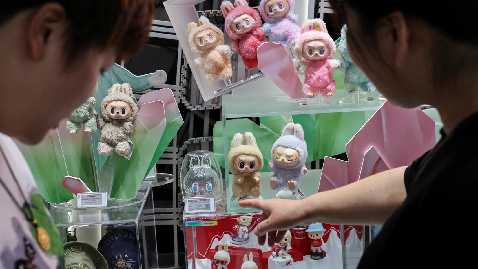 泡泡瑪特遭大行降級 股價受壓 兩手部署