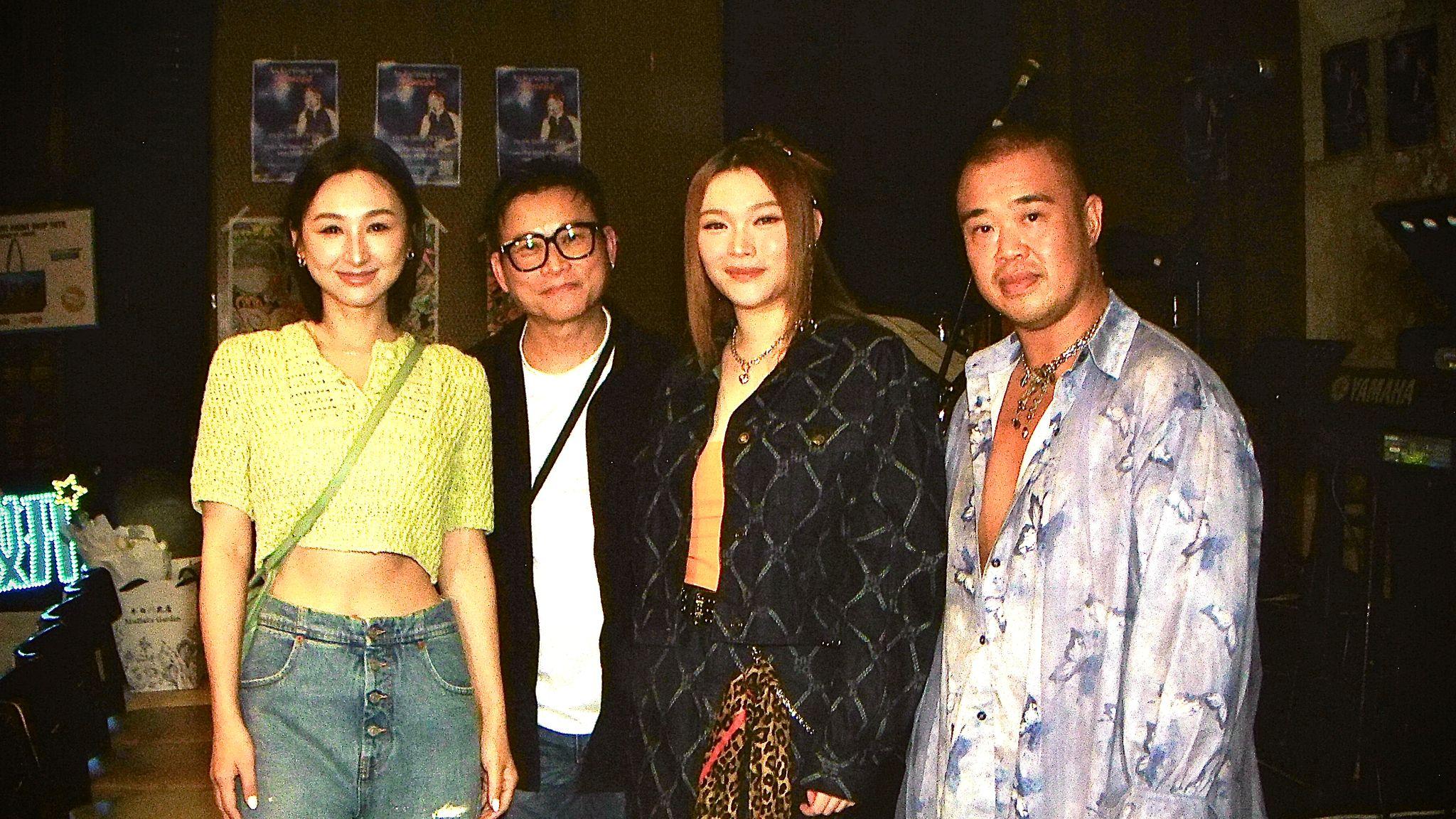 黃洛妍與粉絲唱歌互動4粒鐘 高海寧入場為 Janees打氣