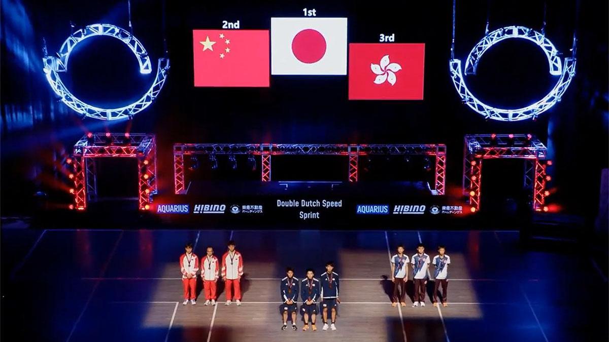 港隊出戰世界跳繩錦標賽決賽時，屏幕顯示的區旗被指與官方設計有數處出入。(世界跳繩錦標賽直播截圖)