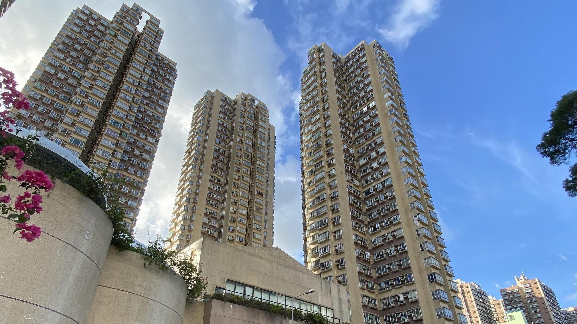 沙田濱景花園中層套三房以643.8萬元成交，呎價逾1.18萬元。