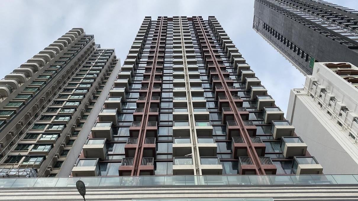 深水埗單幢海柏匯開放式納米戶以285萬元蝕讓價易主，呎價近1.4萬元。