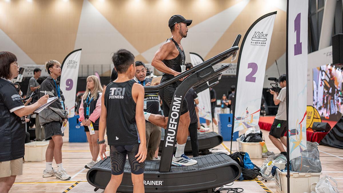 「飛越啟德100KM跑步機慈善挑戰賽」一連兩日在啟德體育園舉行。(大會提供)