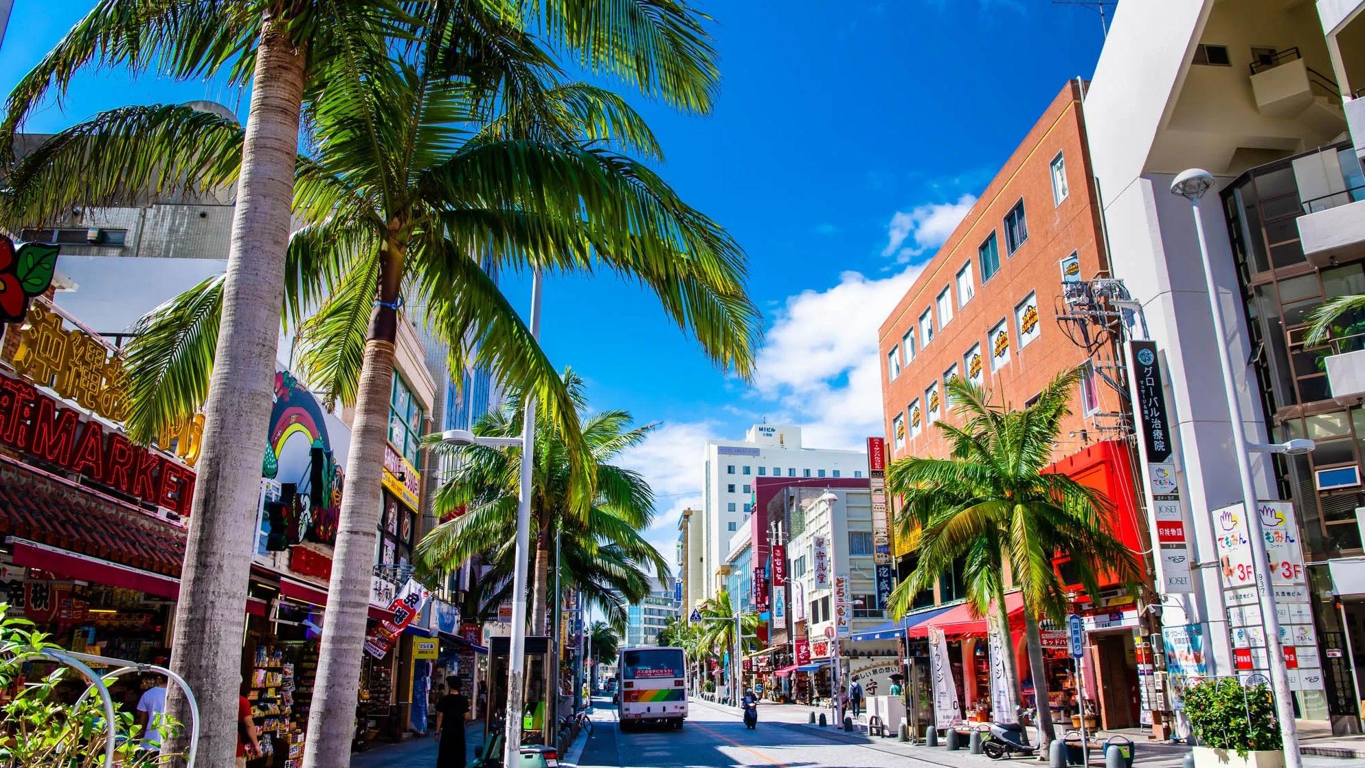 沖繩縣議會周四通過旅遊住宿稅相關的條例案，爭取明年4月開始的2026年度開徵旅宿稅。(互聯網)