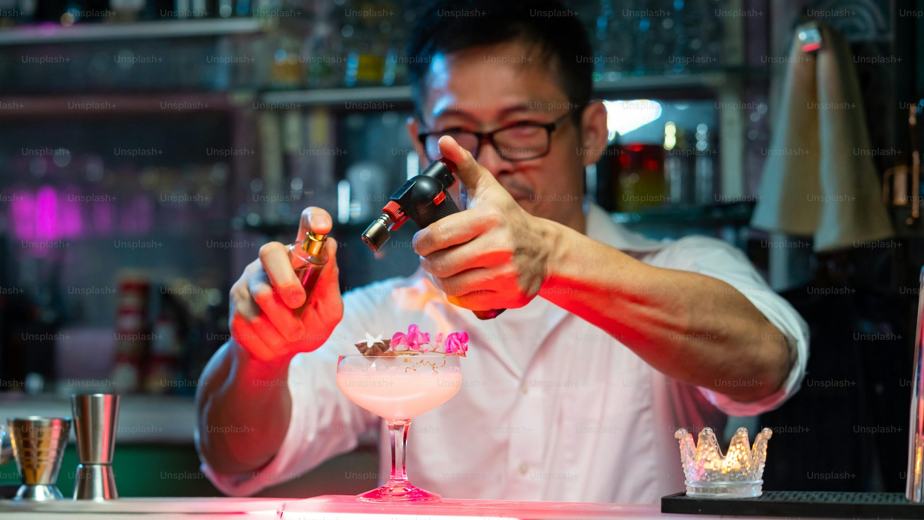 男性不孕病人求診往往希望透過藥物或手術能夠一勞永逸，但卻時常忽略自己的生活作息所帶來的負面衝擊。