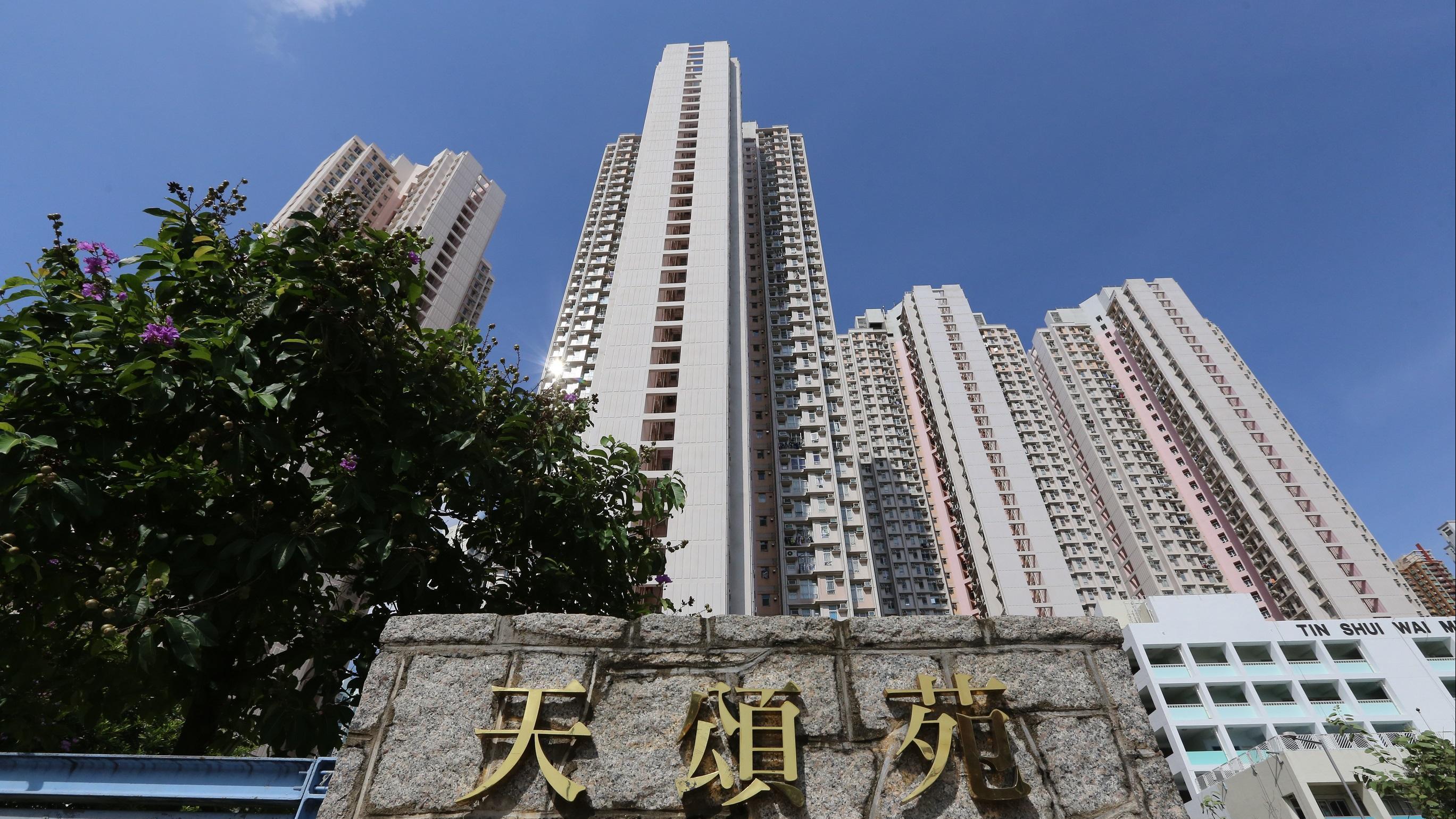 用家睇勻天水圍私樓居屋，最終認為居屋天頌苑性價比高，斥485萬元入市自由市場三房。