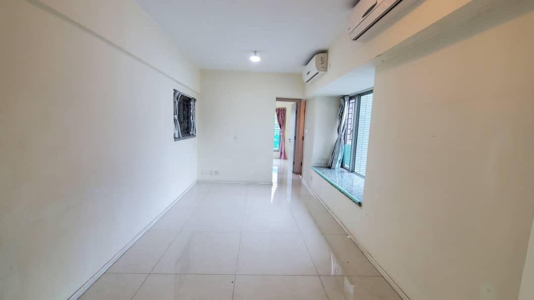 沽出的荃灣環宇海灣兩房中層戶，大廳為實用長方形設計，採光度亦高。(代理提供)