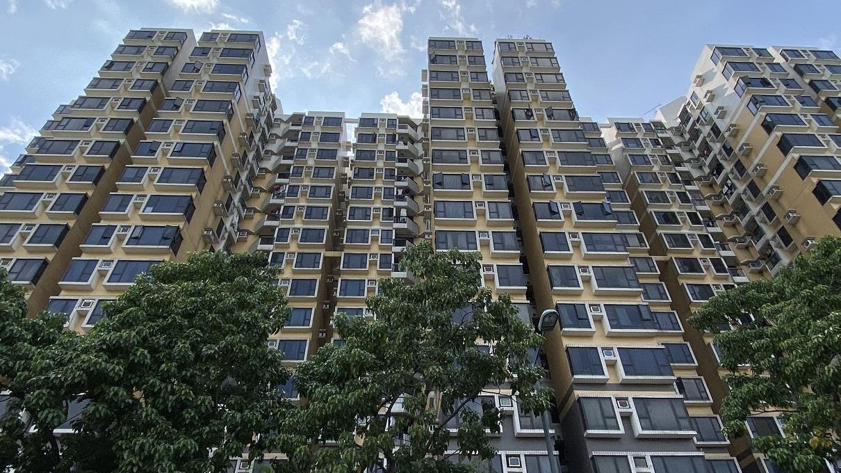 屯門豫豐花園連天台兩房企裝戶，最新成交價較5年前跌165萬元，作價385萬元。