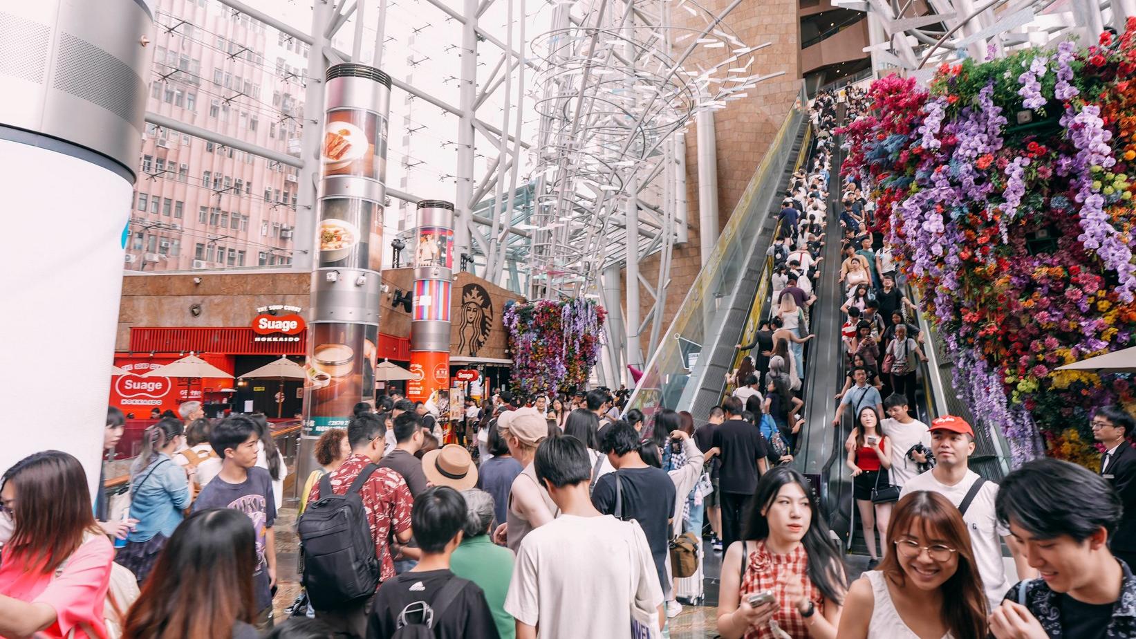 朗豪坊國慶黃金周周末人流按年升10％，突破8月暑假單日人流紀錄。