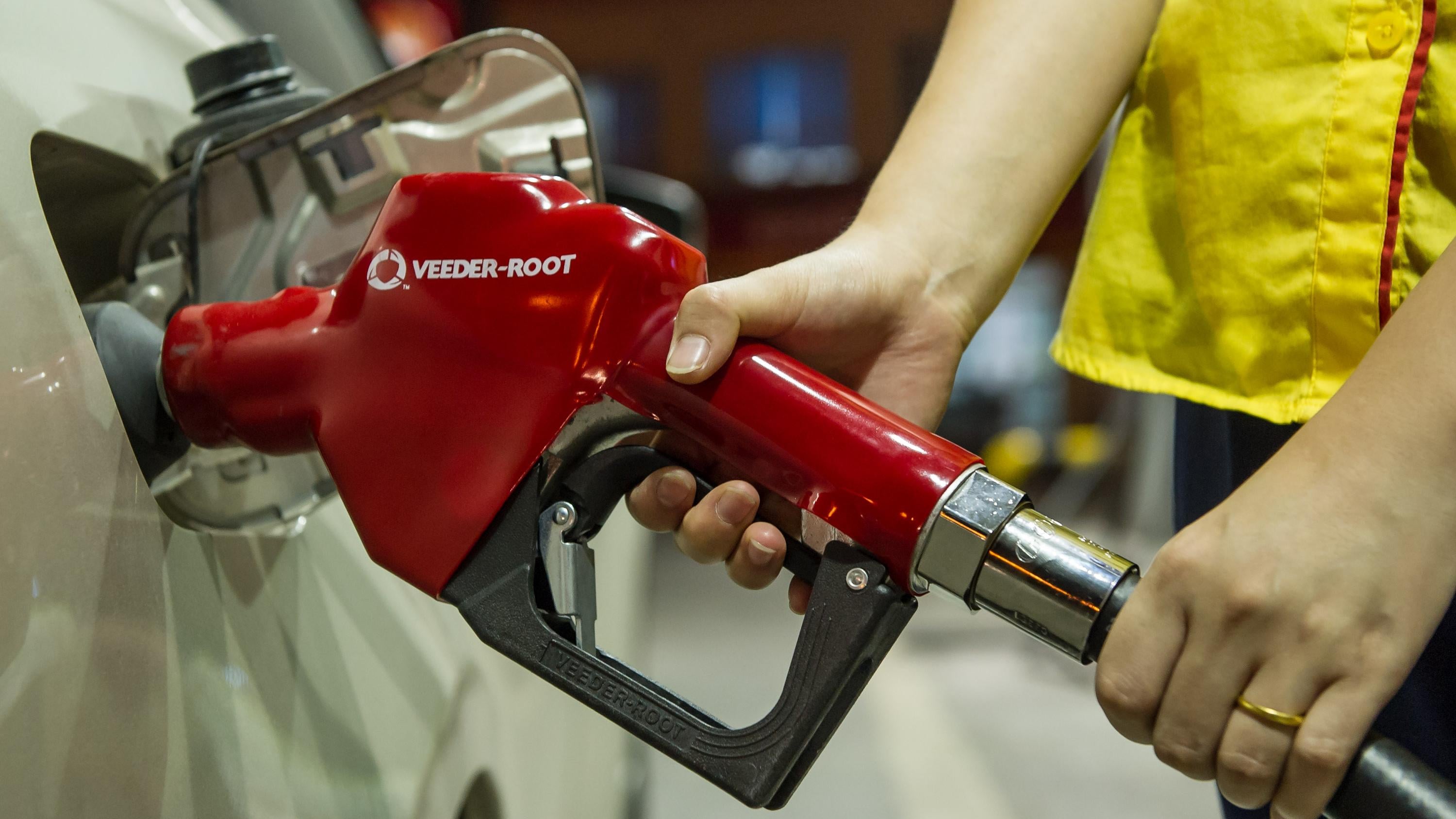 萬綠叢中一點紅 油價黯然失色