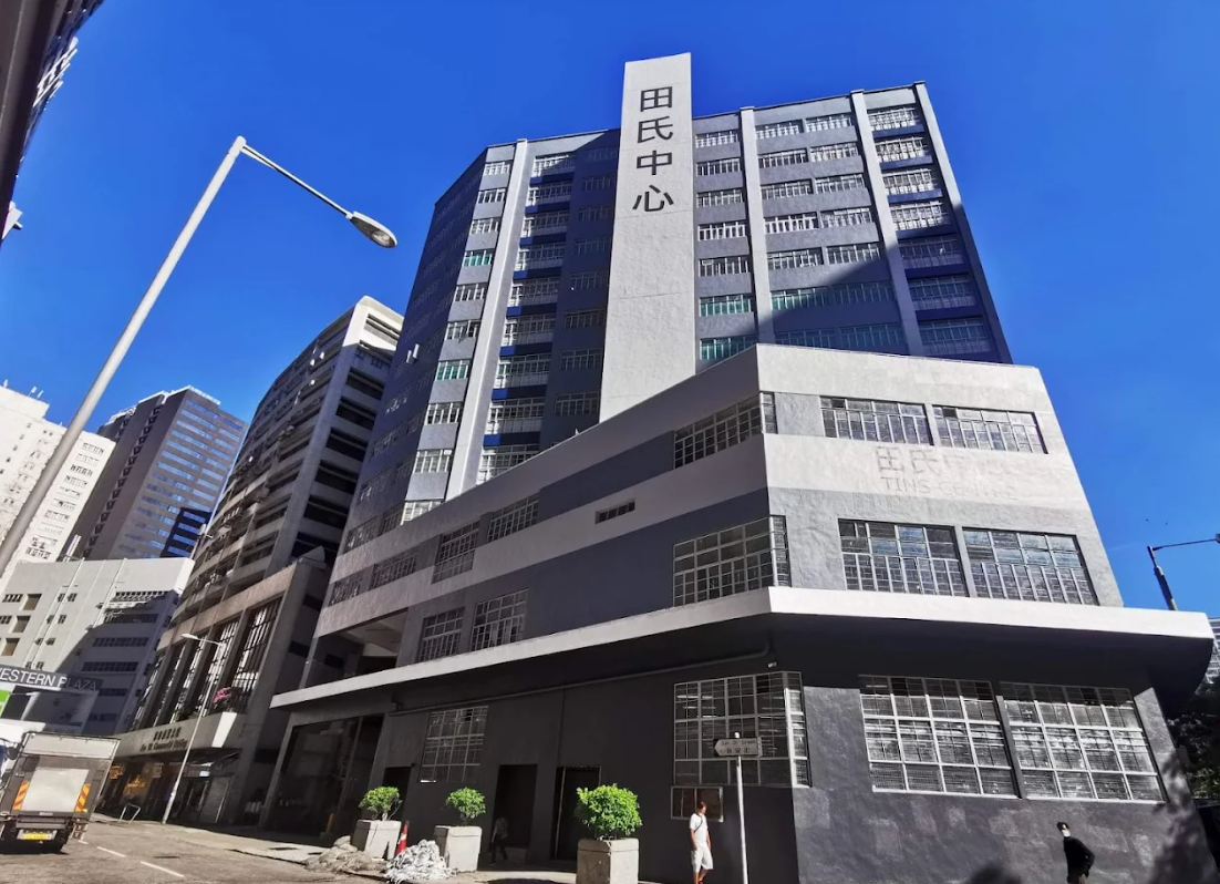 當局接獲屯門洪祥路3號一幢工業大廈的保安員報案，指發現其一名56歲姓林男保安同事，在大廈梯間暈倒，不省人事昏迷    (網上圖片)